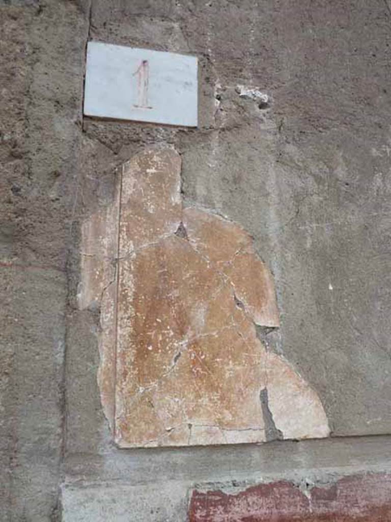 V.1. Herculaneum. May 2010. The Samnite House, detail form south side of entrance doorway.